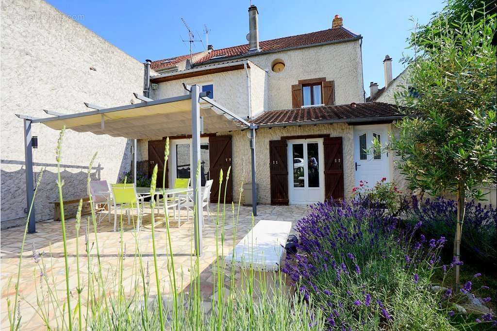 Maison à MEZIERES-SUR-SEINE