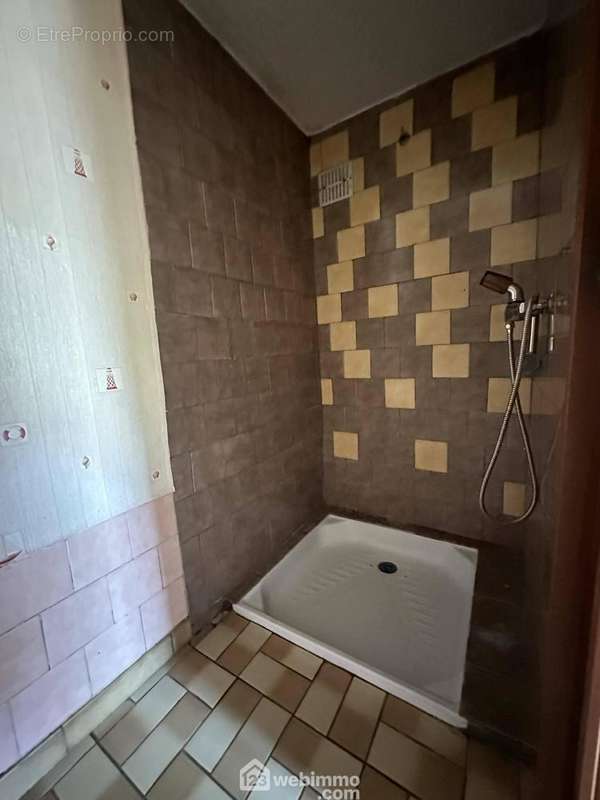 Une douche - Maison à MONCEAU-LE-NEUF-ET-FAUCOUZY