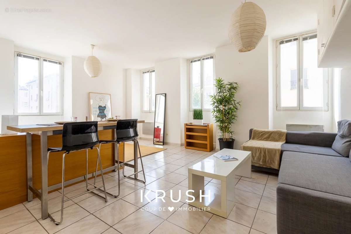 Appartement à MARSEILLE-1E