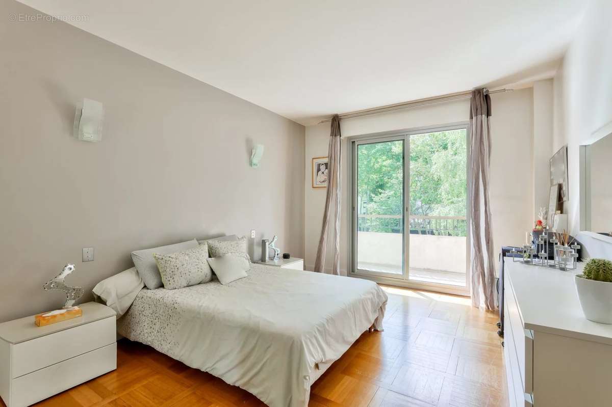 Appartement à NEUILLY-SUR-SEINE