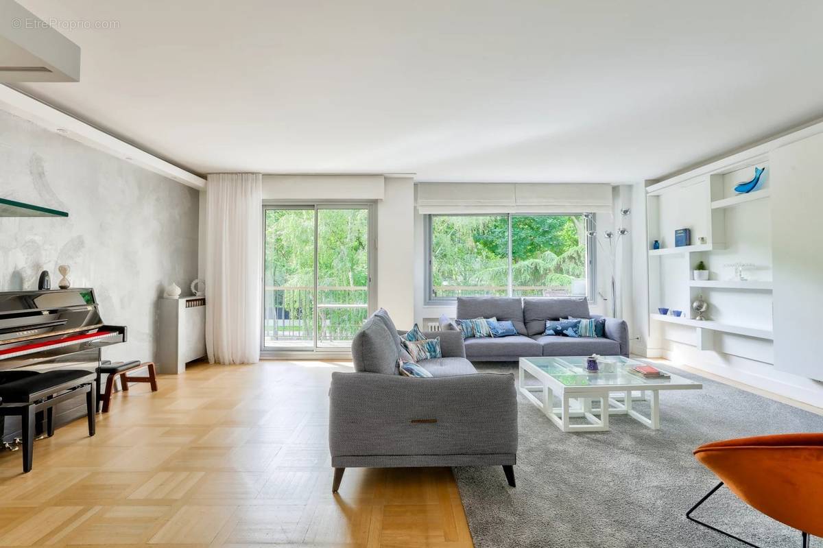 Appartement à NEUILLY-SUR-SEINE