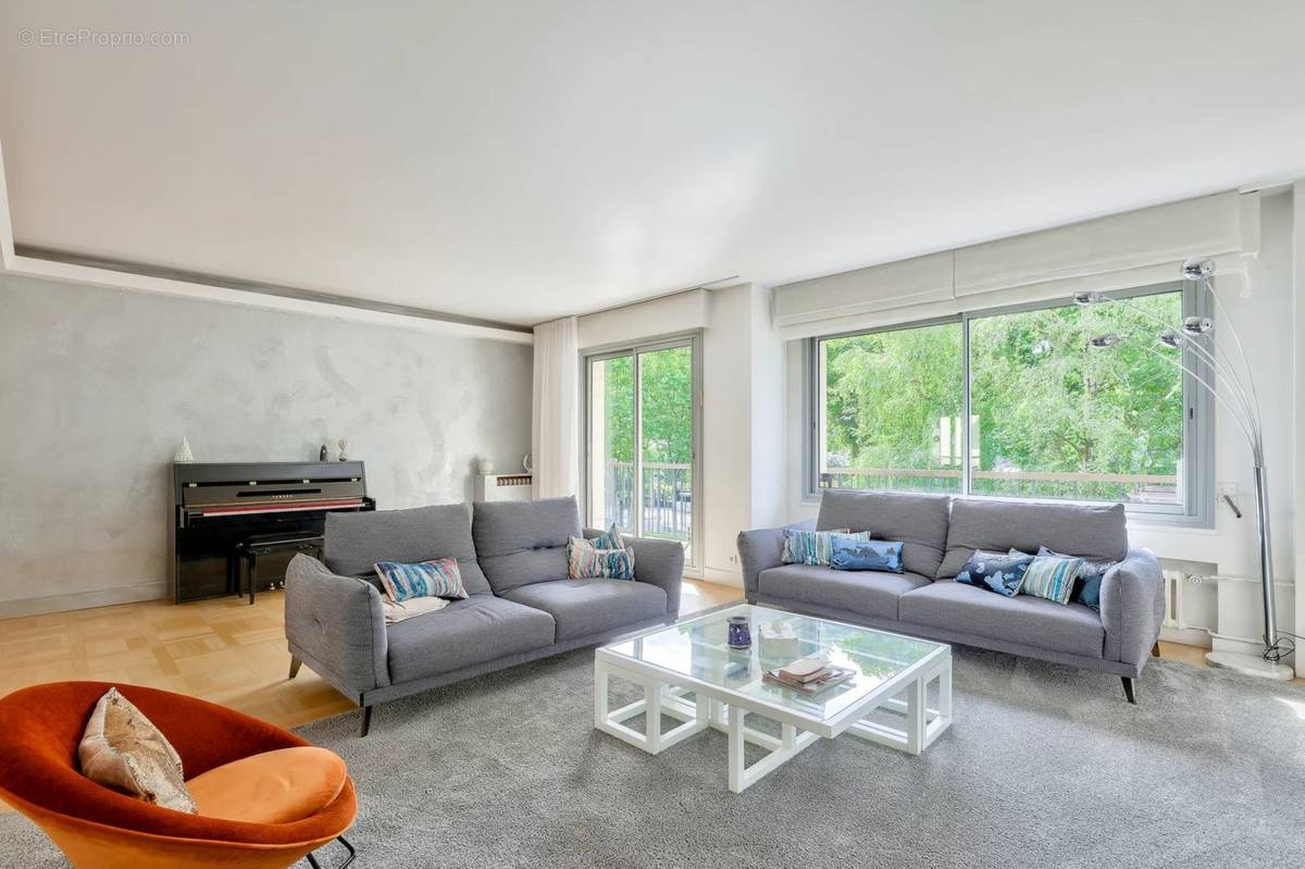 Appartement à NEUILLY-SUR-SEINE