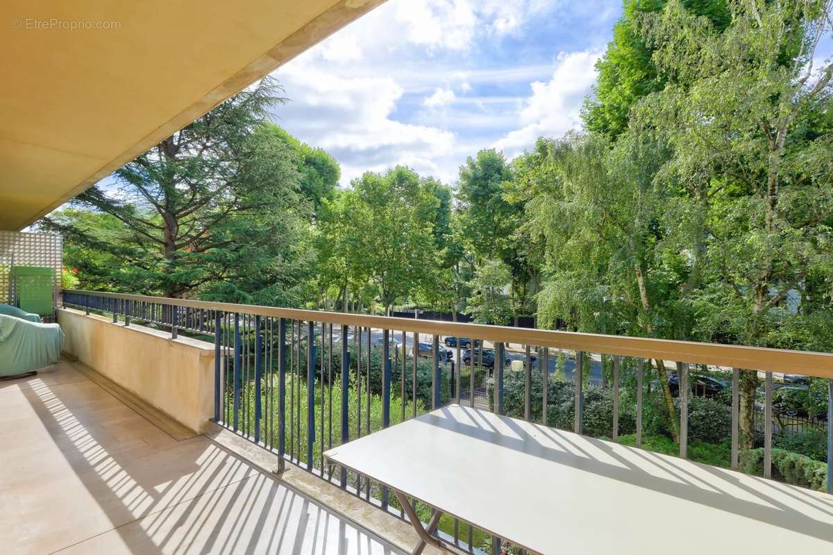 Appartement à NEUILLY-SUR-SEINE