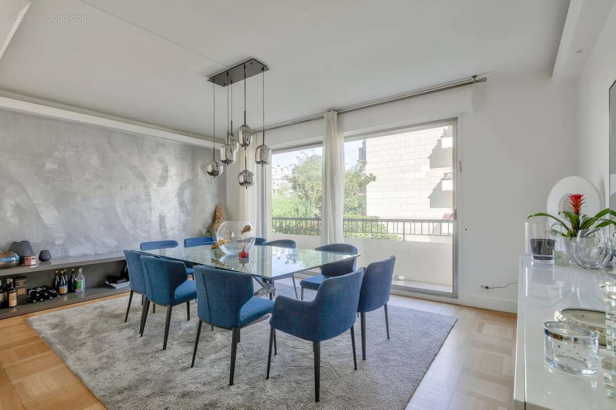 Appartement à NEUILLY-SUR-SEINE