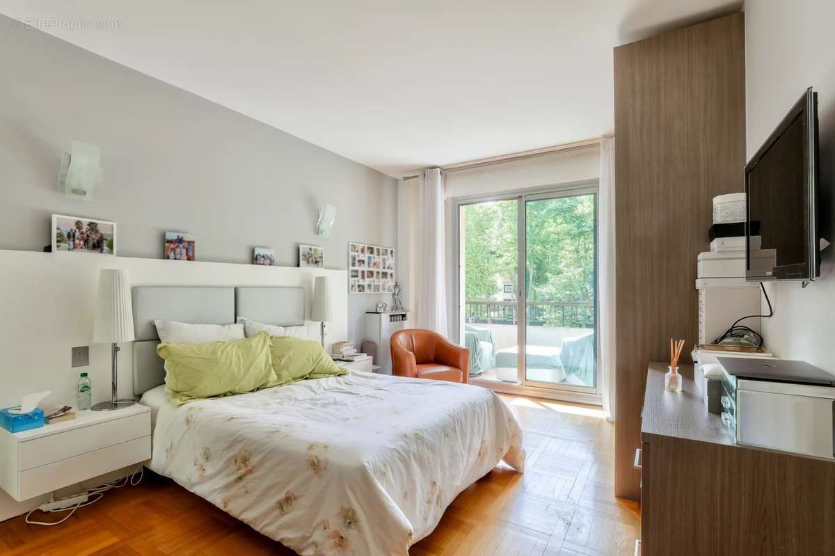 Appartement à NEUILLY-SUR-SEINE