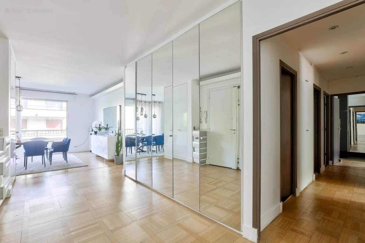 Appartement à NEUILLY-SUR-SEINE