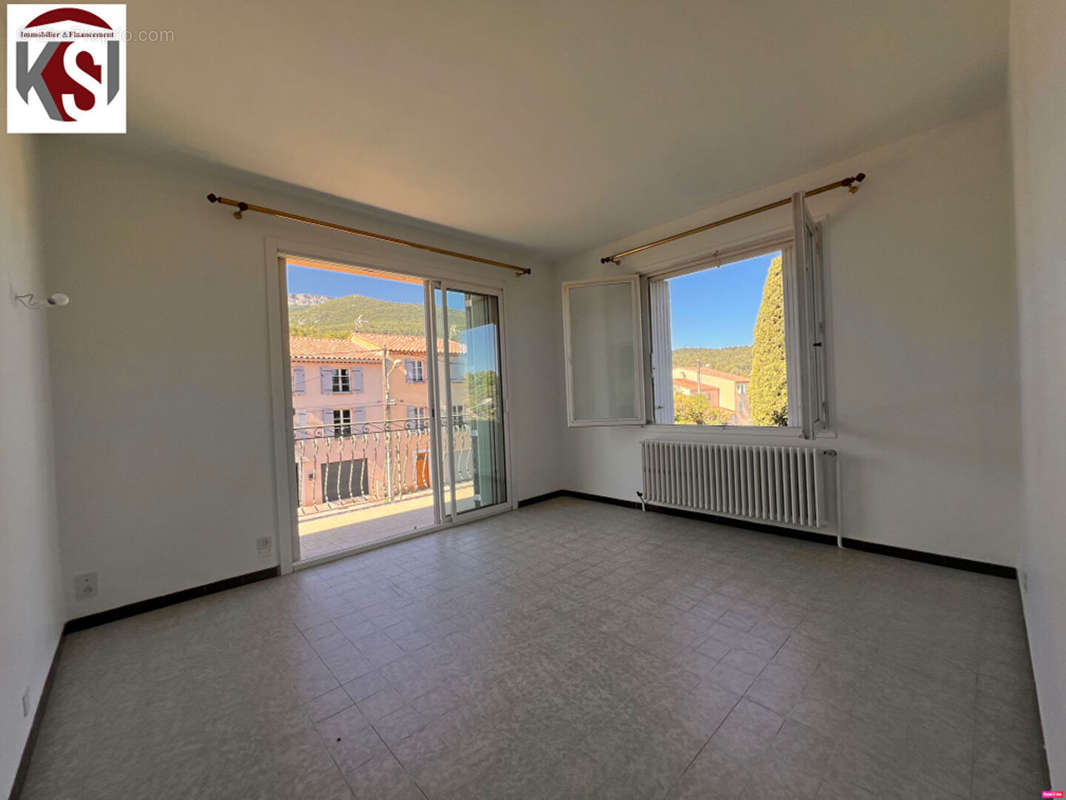 Appartement à SAINT-MAXIMIN-LA-SAINTE-BAUME