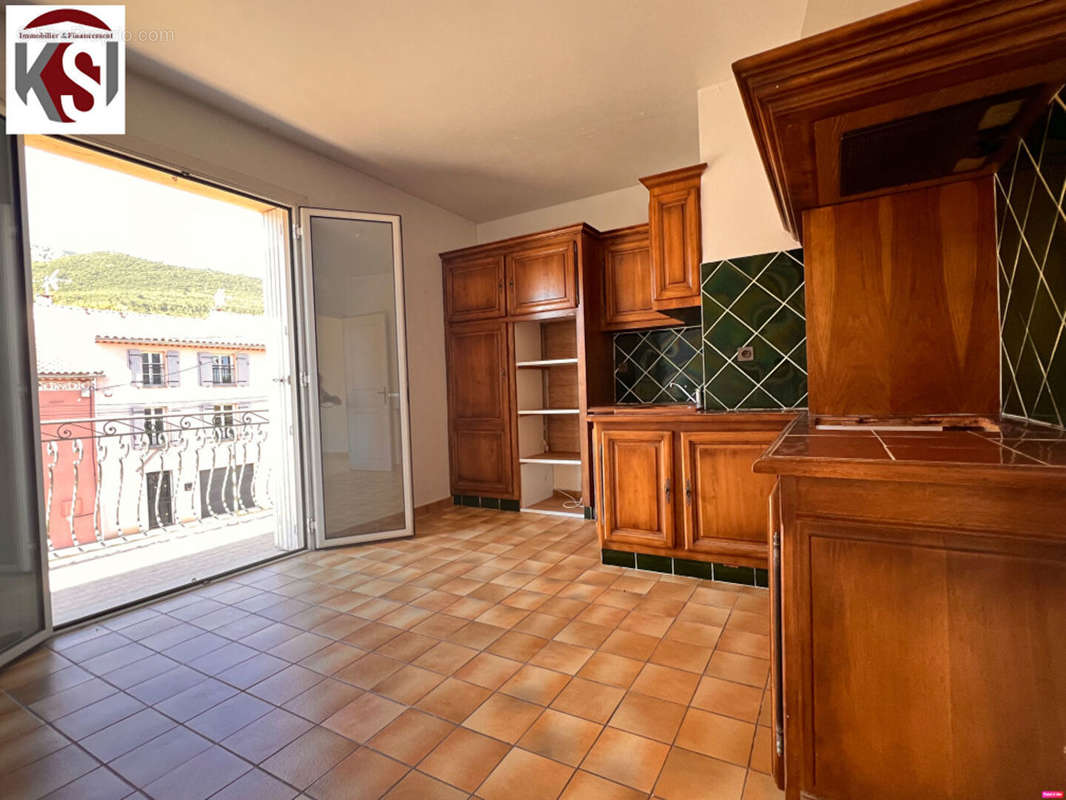 Appartement à SAINT-MAXIMIN-LA-SAINTE-BAUME