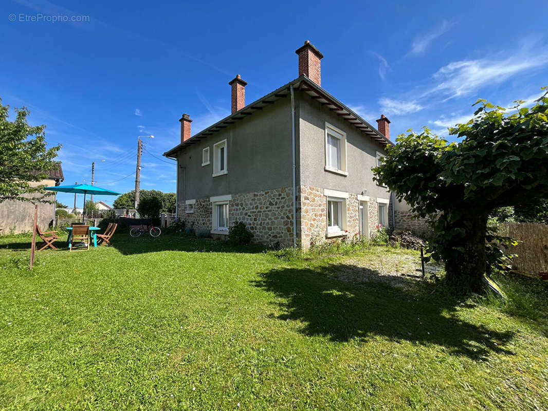 Maison à SAINT-JUNIEN