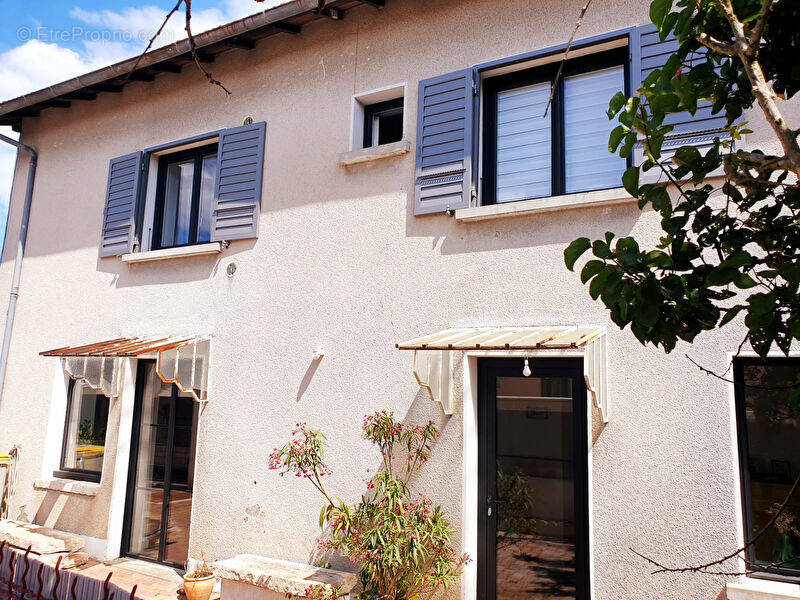 Maison à CHAVANOZ