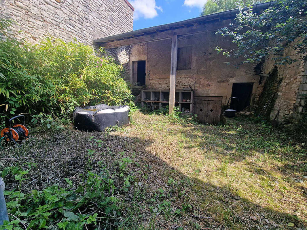 Maison à VIGNEULLES-LES-HATTONCHATEL