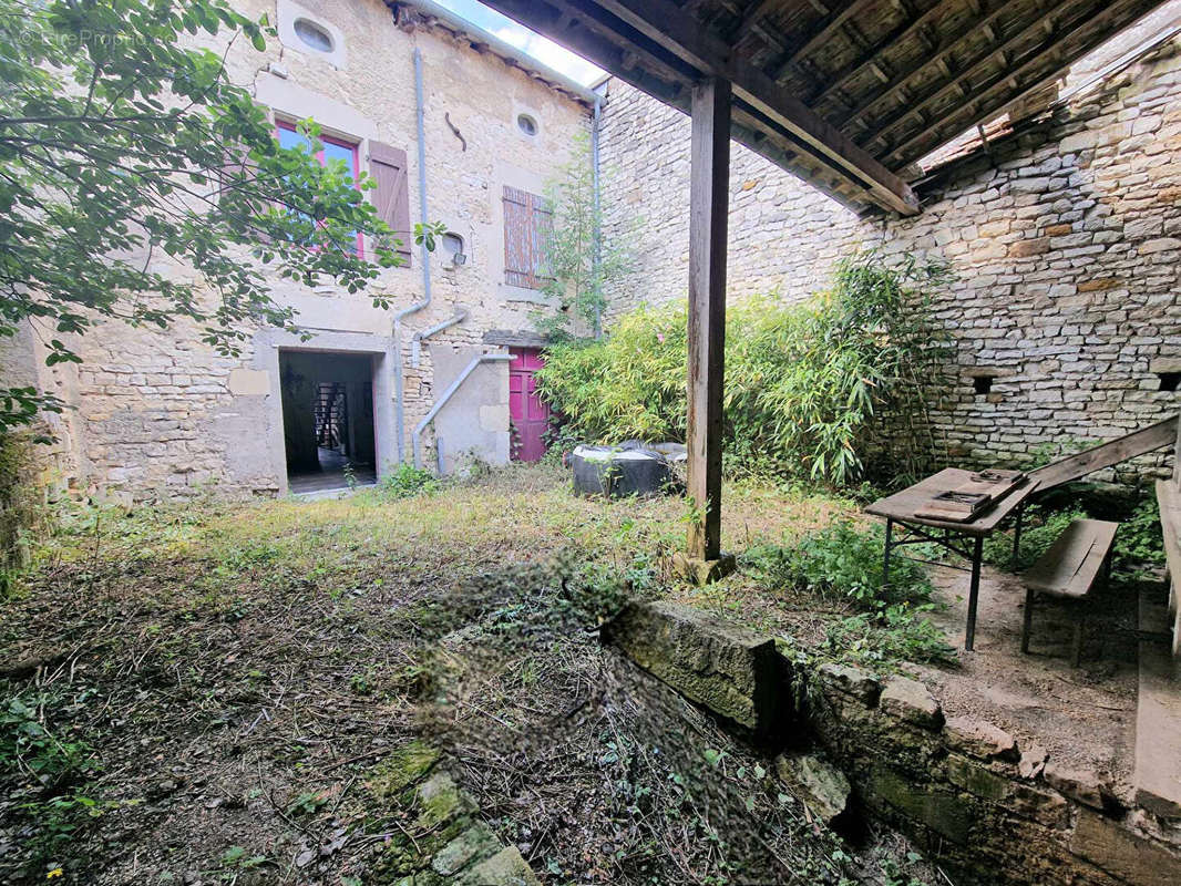 Maison à VIGNEULLES-LES-HATTONCHATEL