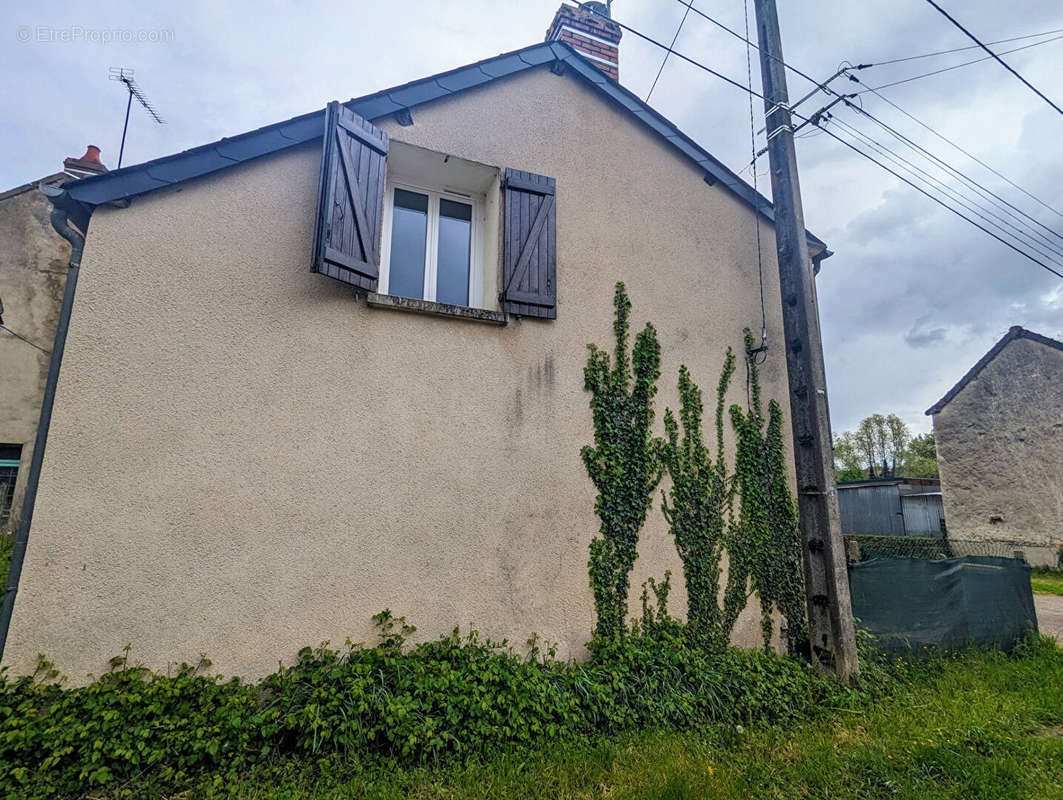 Maison à MONTIGNY-AUX-AMOGNES