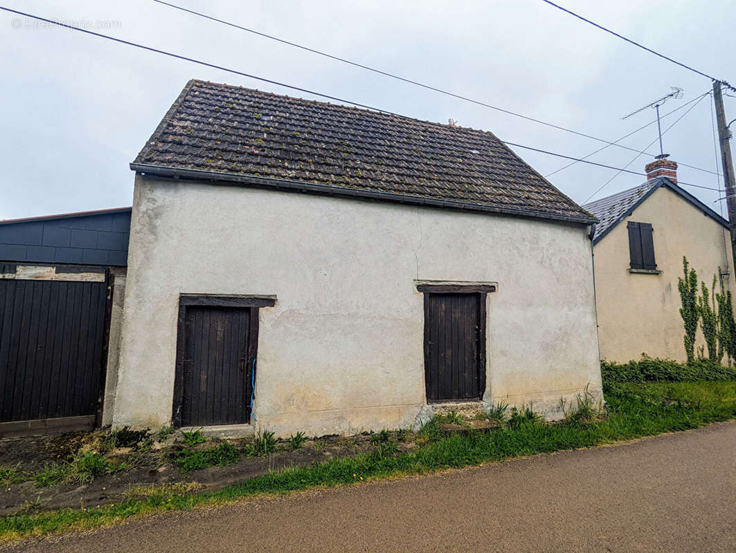 Maison à MONTIGNY-AUX-AMOGNES