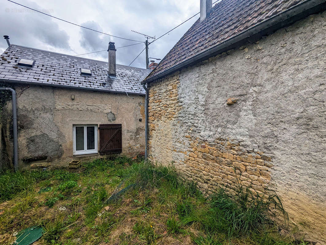 Maison à MONTIGNY-AUX-AMOGNES