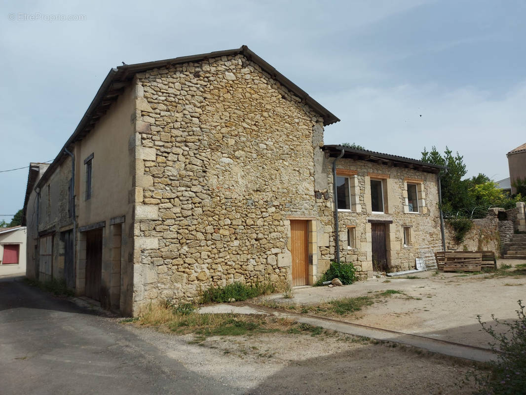 Parking à SAUVETERRE-DE-GUYENNE