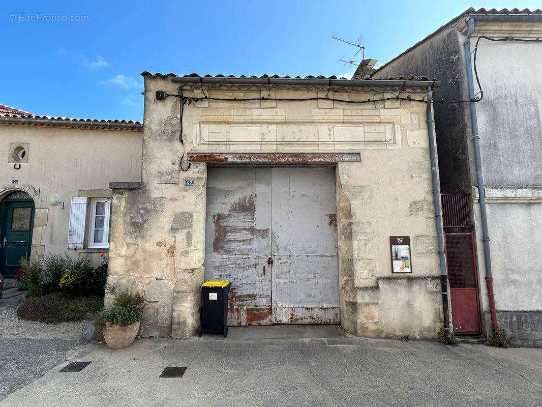 Parking à SAUVETERRE-DE-GUYENNE