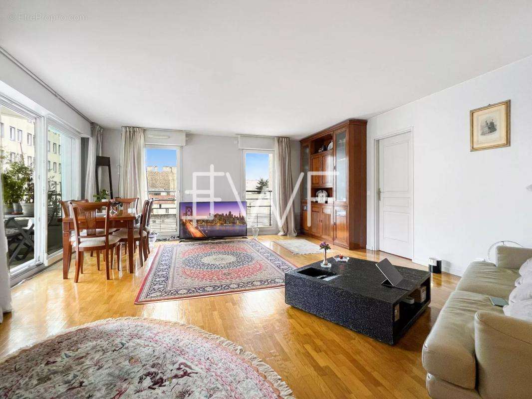 Appartement à PARIS-17E