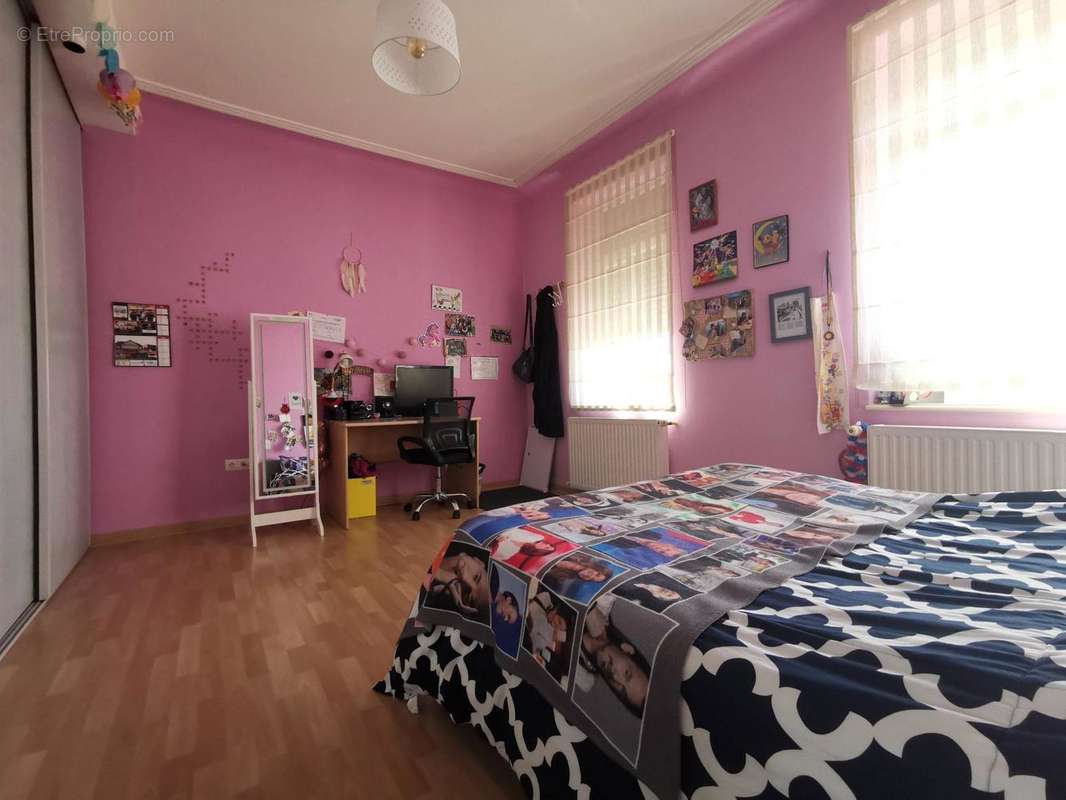 Chambre 1 - Appartement à SARREBOURG