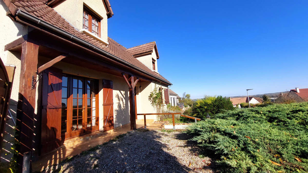 Maison à PONT-SUR-YONNE