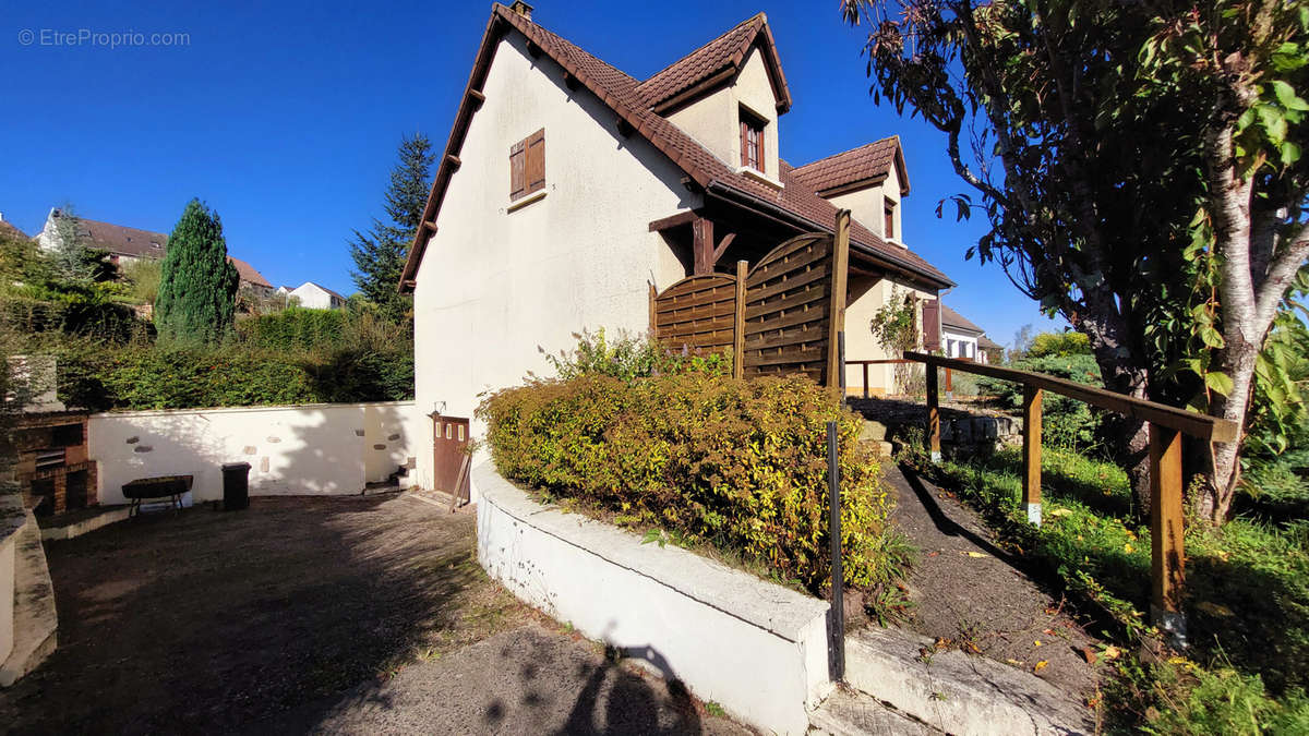 Maison à PONT-SUR-YONNE