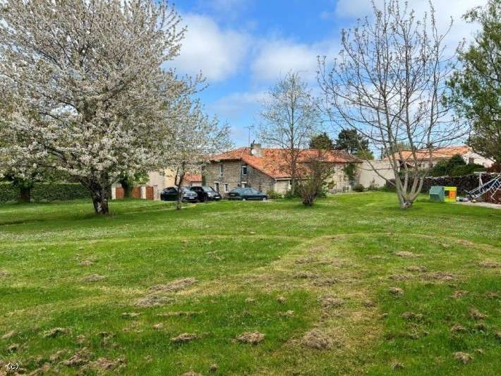 Maison à NANTEUIL-EN-VALLEE