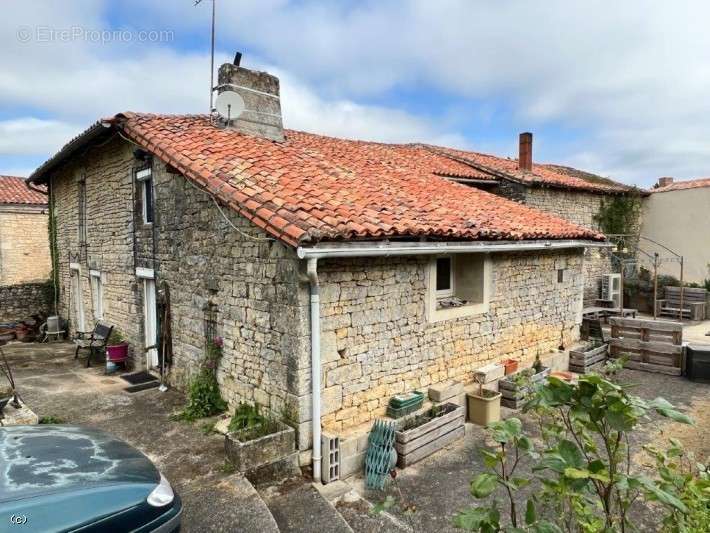 Maison à NANTEUIL-EN-VALLEE