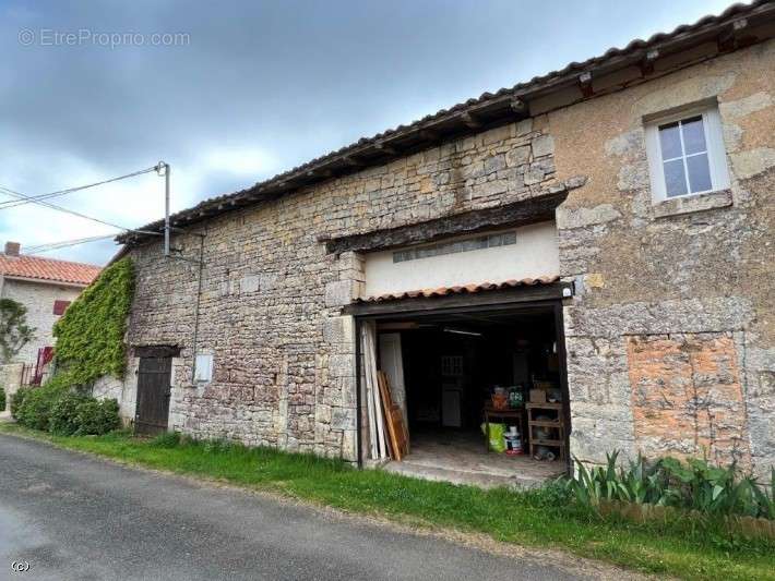 Maison à NANTEUIL-EN-VALLEE