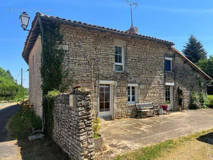 Maison à NANTEUIL-EN-VALLEE