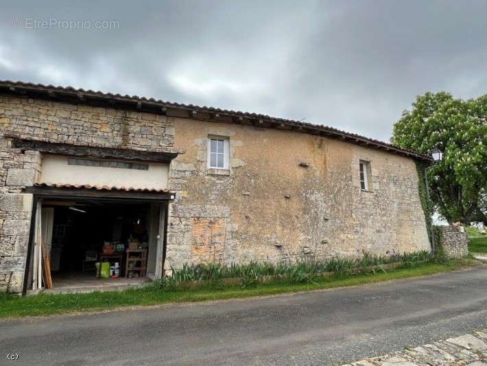 Maison à NANTEUIL-EN-VALLEE