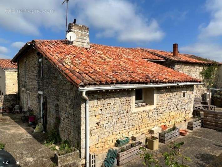 Maison à NANTEUIL-EN-VALLEE