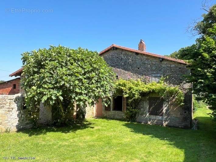 Maison à CHAMPAGNE-MOUTON