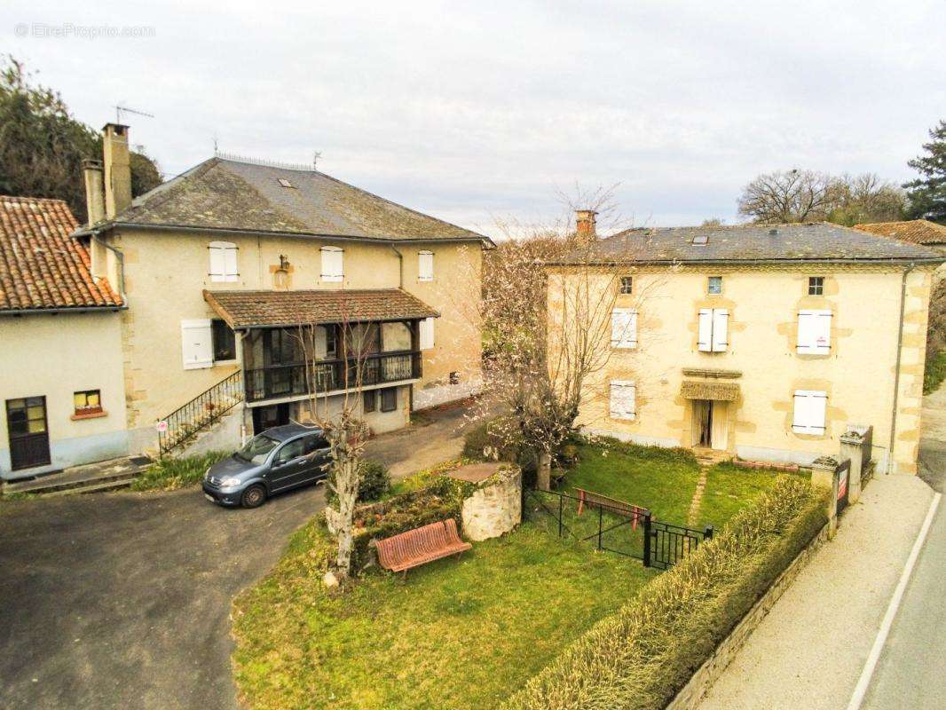 Maison à LATRONQUIERE