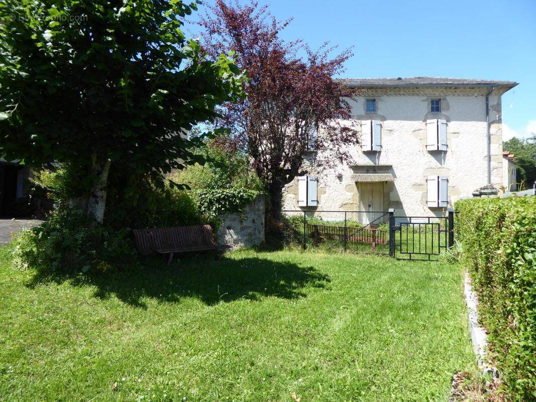 Maison à LATRONQUIERE