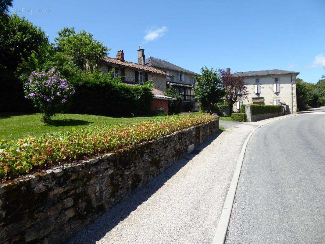 Maison à LATRONQUIERE