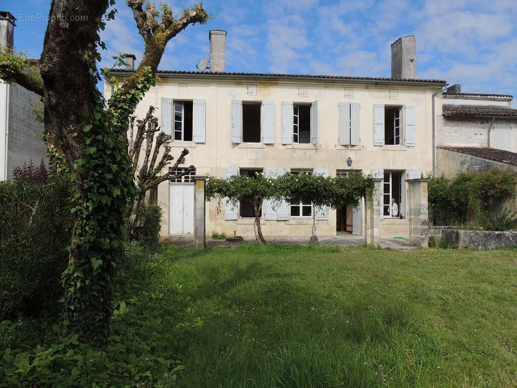 Maison à SAINT-SAVINIEN