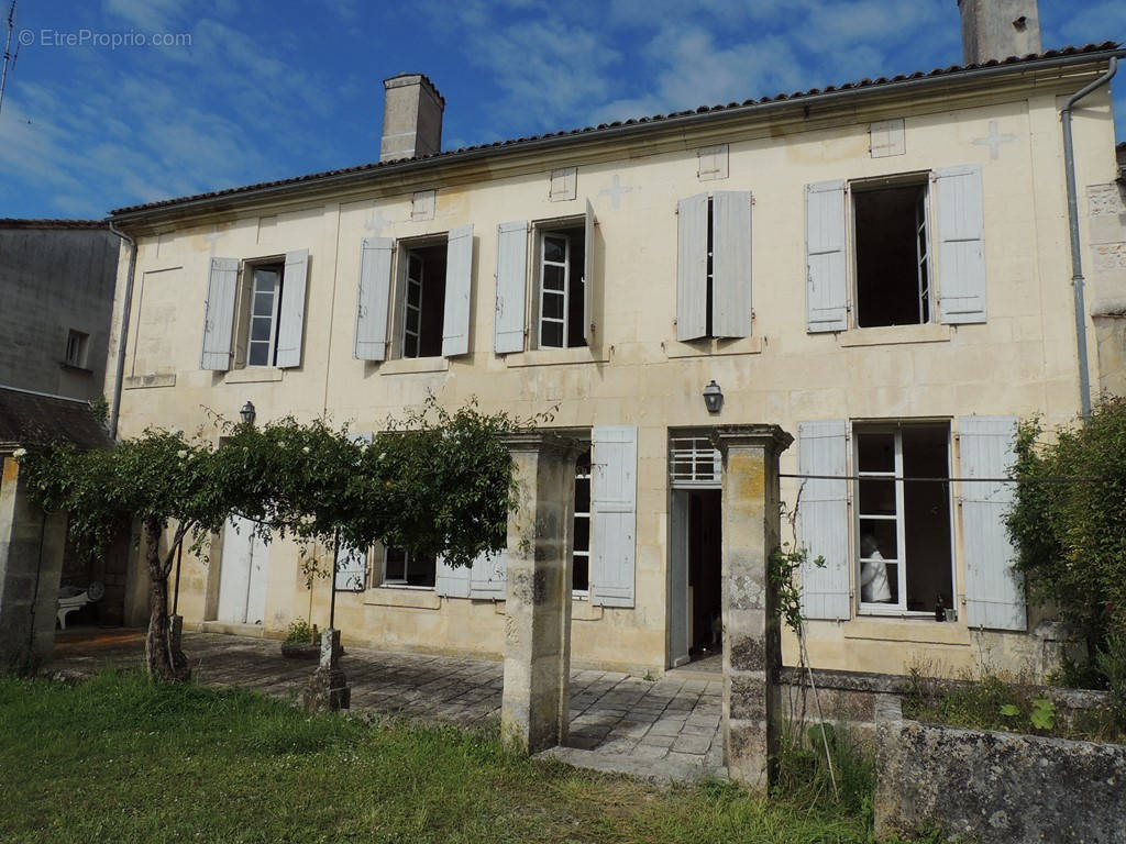 Maison à SAINT-SAVINIEN