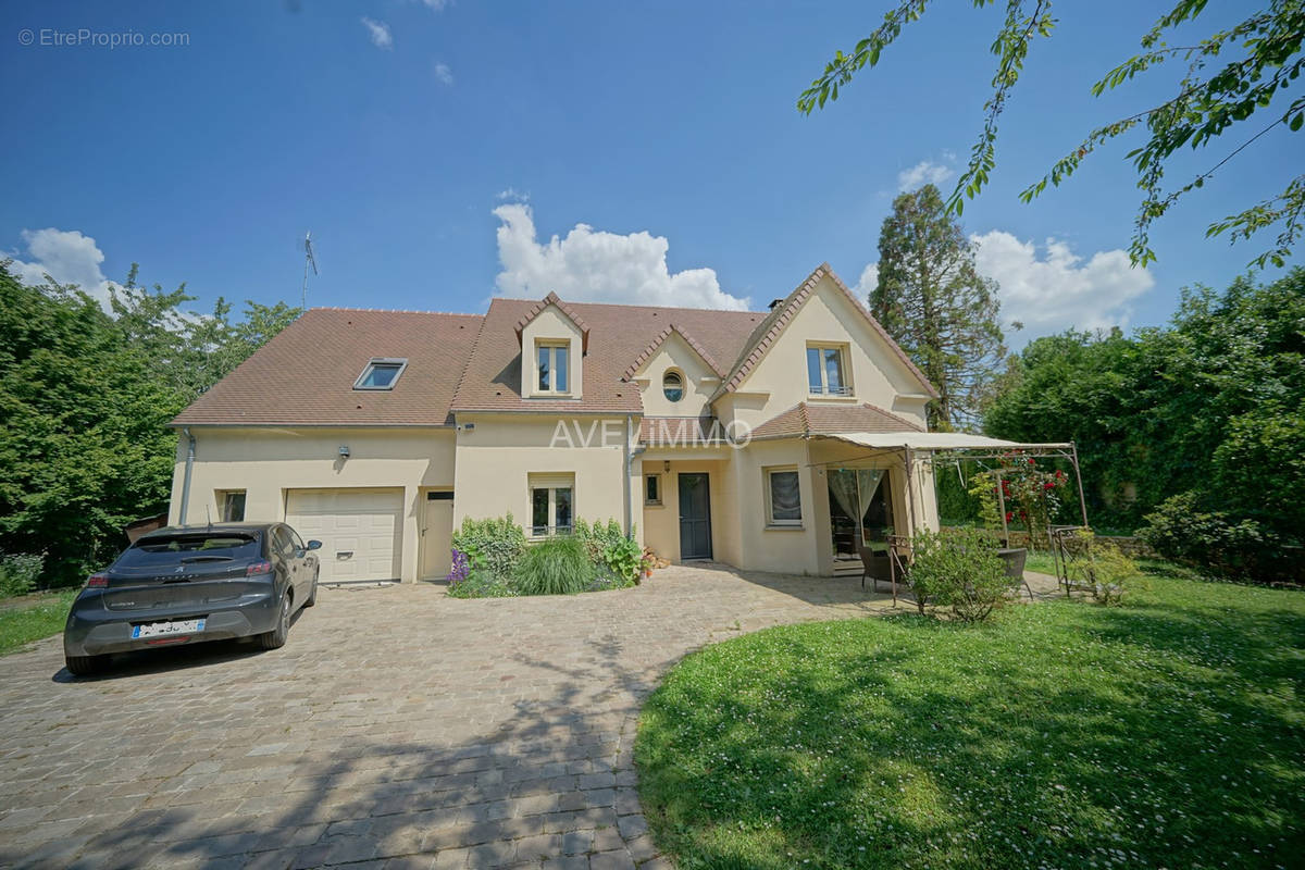 Maison à BEYNES