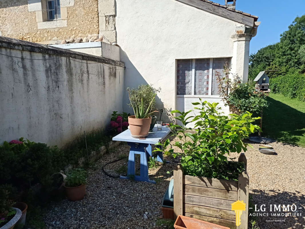 Maison à SAINT-BONNET-SUR-GIRONDE