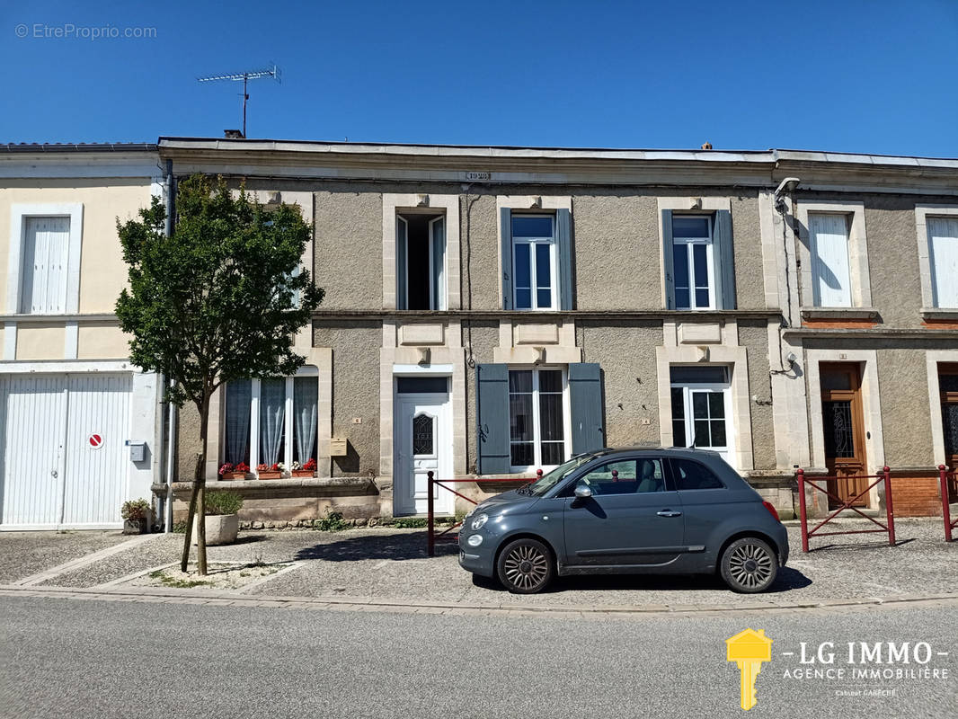 Maison à SAINT-BONNET-SUR-GIRONDE