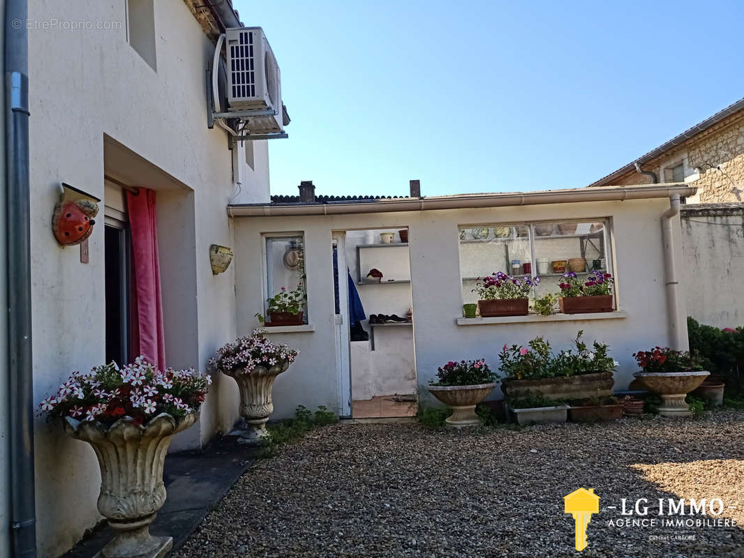 Maison à SAINT-BONNET-SUR-GIRONDE