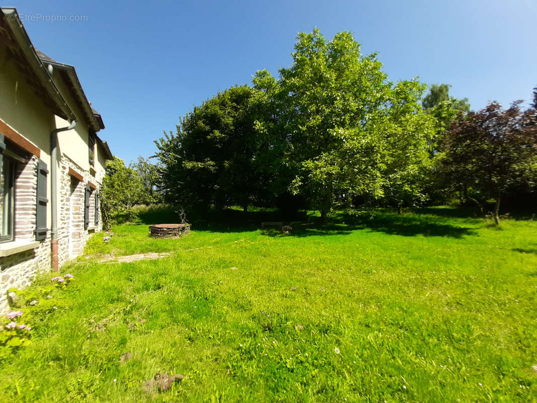 Maison à SAINT-ERBLON