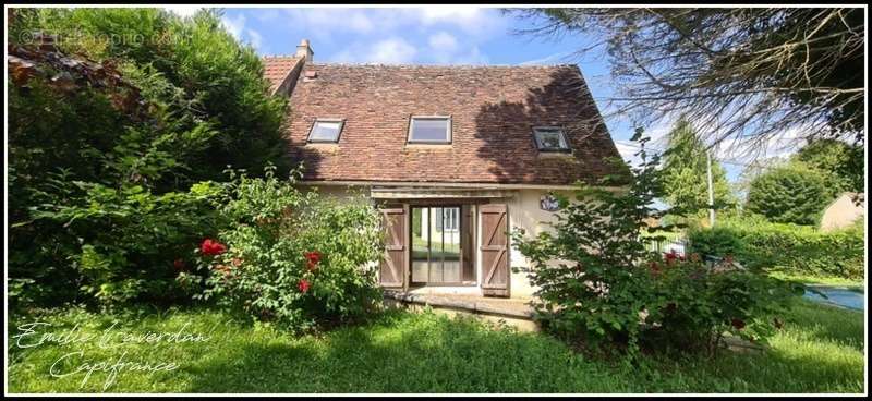 Maison à AZAY-LE-FERRON