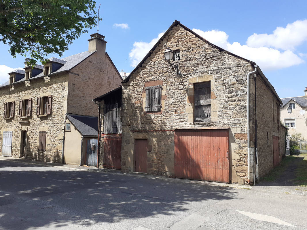 Maison à SAINT-SATURNIN-DE-LENNE