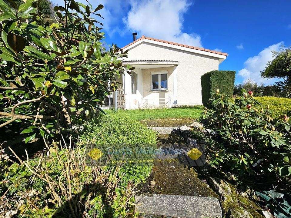 Maison à SAINT-JUST-MALMONT