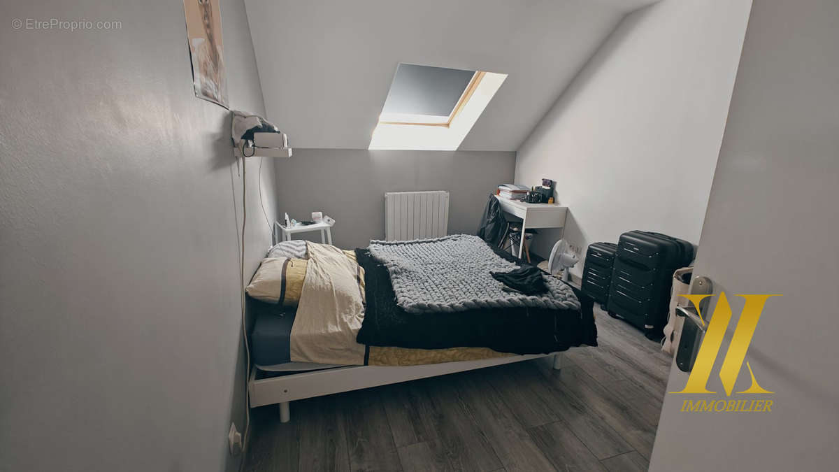 Chambre Appt 5 - Appartement à EPERNAY