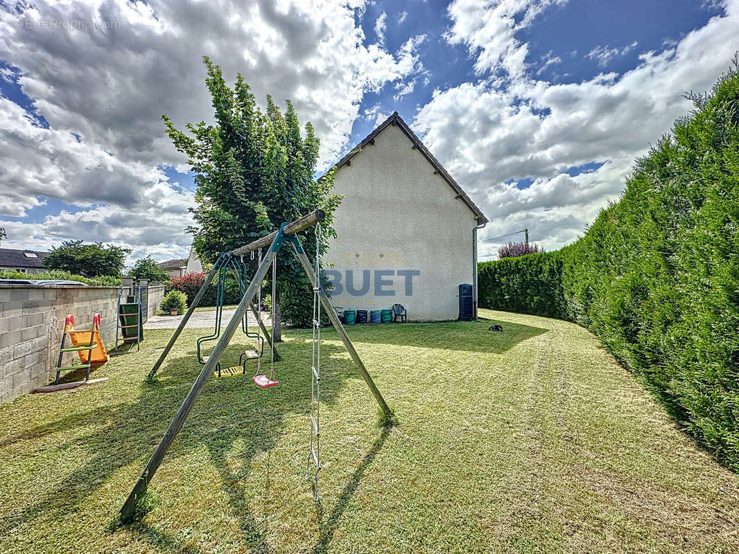 Maison à LONGEAULT