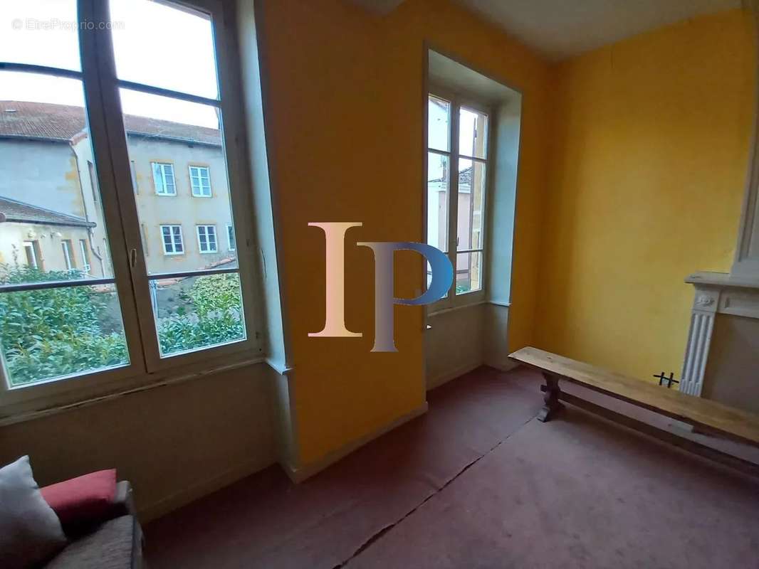 Appartement à CHARLIEU