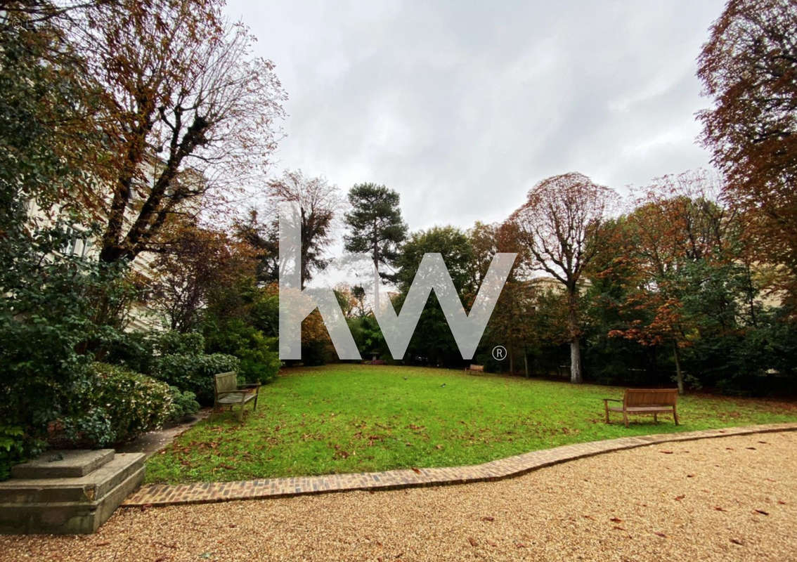 Appartement à NEUILLY-SUR-SEINE