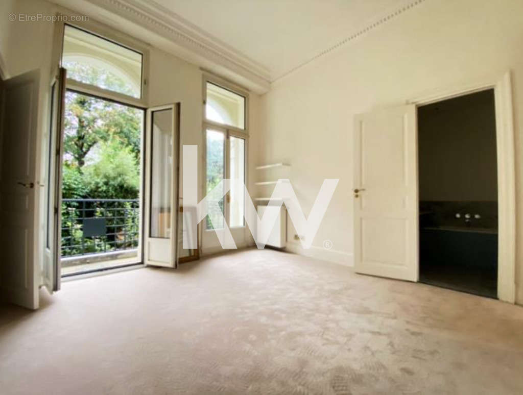 Appartement à NEUILLY-SUR-SEINE